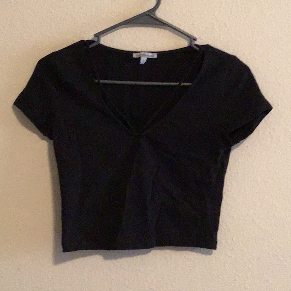 Black v neck crop top